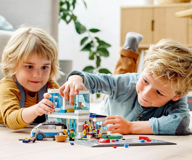 Lego City Dom Rodzinny - Baw się w Dom, Odgrywaj Rolę Rodziców i Dzieci